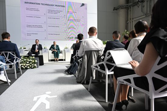 Participants in the session on Technological Sovereignty as a Guarantee of Sustainable Development in the Modern World as part of the XIV International Economic Forum RUSSIA — ISLAMIC WORLD: KAZANFORUM 2023. Crediting the source is mandatory when using the photo. Location: Russia, Republic of Tatarstan, Kazan. Author: Maksim Bogodvid/ANO “Directorate for Sports and Social Projects”. KAZANFORUM 2023. Technological Sovereignty as a Guarantee of Sustainable Development in the Modern World