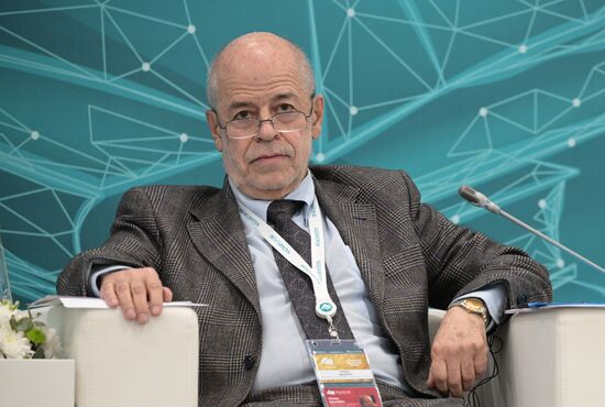 Vitaly Naumkin, Scientific Director of the Institute of Oriental Studies of the Russian Academy of Sciences, Vice President of the Russian Council for International Affairs. Cooperation in Science and Higher Education with OIC Countries, a session during the 14th Russia - Islamic World: KazanForum International Economic Forum. Crediting the source is mandatory when using the photo. Location: Russia, Republic of Tatarstan, Kazan. Author: Vladimir Astapkovich/ANO “Directorate for Sports and Social Projects”. KAZANFORUM 2023. Cooperation in Science and Higher Education with OIC Countries