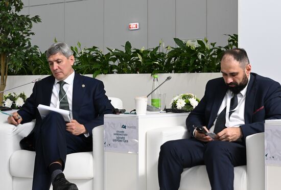 Roman Shaikhutdinov, Deputy Prime Minister of the Republic of Tatarstan, left, and Eduard Sheremettsev, Deputy Minister of Energy of Russia, at the session on Technological Sovereignty as a Guarantee of Sustainable Development in the Modern World as part of the XIV International Economic Forum RUSSIA — ISLAMIC WORLD: KAZANFORUM 2023. Crediting the source is mandatory when using the photo. Location: Russia, Republic of Tatarstan, Kazan. Author: Maksim Bogodvid/ANO “Directorate for Sports and Social Projects”. KAZANFORUM 2023. Technological Sovereignty as a Guarantee of Sustainable Development in the Modern World