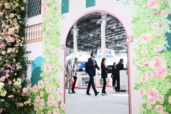 Guests at the 14th Russia - Islamic World: KazanForum International Economic Forum. Crediting the source is mandatory when using the photo. Location: Russia, Republic of Tatarstan, Kazan. Author: Ramil Sitdikov/ANO “Directorate for Sports and Social Projects”. KAZANFORUM 2023. Sidelines