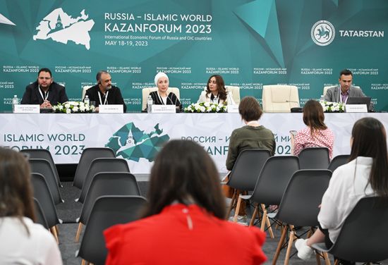 From left: Tariq Nureldin Mohamed, founder of the startup OTO Courses (Egypt), Ziad Baruni, storytelling expert, pitching and critical thinking coach, business consultant (Jordan), Aigul Gabdrakhmanova, Director of GBU MC "Selet," Aidan Bagirli, Assistant to General Director of the Eurasian Office of the OIC Youth Forum (Azerbaijan). Press conference on the opening of 9th Kazan Forum of Young Entrepreneurs of OIC Countries, during the 14th Russia - Islamic World: KazanForum International Economic Forum. Crediting the source is mandatory when using the photo. Location: Russia, Republic of Tatarstan, Kazan. Author: Ramil Sitdikov/ANO “Directorate for Sports and Social Projects”. KAZANFORUM 2023. Press conference on the opening of 9th Kazan Forum of Young Entrepreneurs of OIC Countries