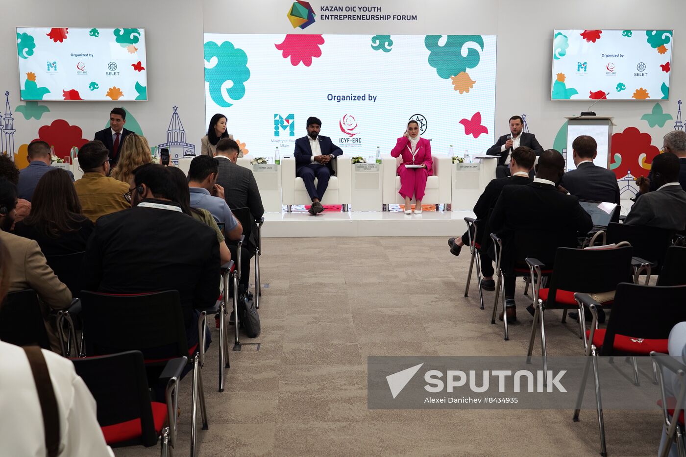 KAZANFORUM 2023. Development of Young Entrepreneurship in Russia and OIC Countries: Difficulties and Ways of its Solving