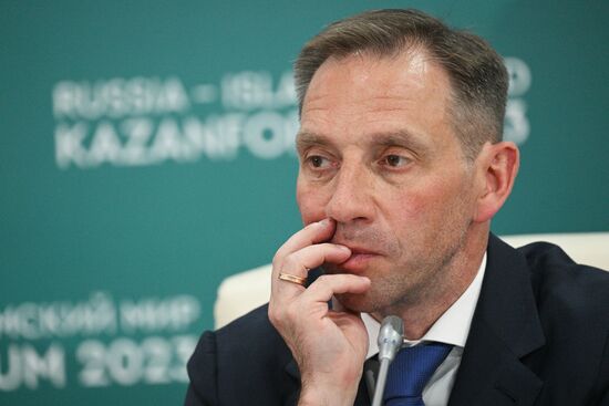 KAZANFORUM 2023. News conference following panel session of OIC chambers of commerce and industry