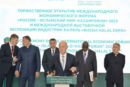 From left: Russian Minister of Economic Development Maxim Reshetnikov, Russian Deputy Prime Minister Marat Khusnullin, Prime Minister of Tajikistan Kohir Rasulzoda, Deputy Speaker of the Russian State Duma Alexander Babakov and Head of the Republic of Tatarstan Rustam Minnikhanov, right, at an official opening ceremony of the international exhibition RUSSIA HALAL EXPO 2023, part of the 14th International Economic Forum RUSSIA — ISLAMIC WORLD: KAZANFORUM. Crediting the source is mandatory when using the photo. Location: Russia, Republic of Tatarstan, Kazan. Author: Evgeny Biyatov/ANO “Directorate for Sports and Social Projects”. KAZANFORUM 2023. Official opening ceremony of international exhibition RUSSIA HALAL EXPO 2023