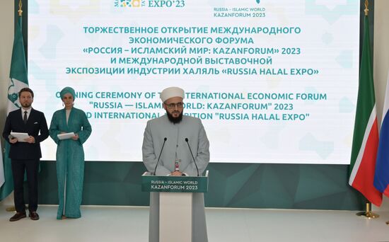 Right: Mufti of Tatarstan Kamil Samigullin at the official opening ceremony of the international exhibition RUSSIA HALAL EXPO 2023, part of the 14th International Economic Forum RUSSIA — ISLAMIC WORLD: KAZANFORUM. Crediting the source is mandatory when using the photo. Location: Russia, Republic of Tatarstan, Kazan. Author: Evgeny Biyatov/ANO “Directorate for Sports and Social Projects”. KAZANFORUM 2023. Official opening ceremony of international exhibition RUSSIA HALAL EXPO 2023