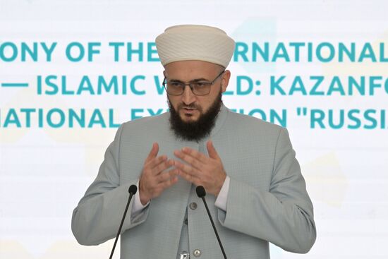Mufti of Tatarstan Kamil Samigullin at the official opening ceremony of the international exhibition RUSSIA HALAL EXPO 2023, part of the 14th International Economic Forum RUSSIA — ISLAMIC WORLD: KAZANFORUM. Crediting the source is mandatory when using the photo. Location: Russia, Republic of Tatarstan, Kazan. Author: Evgeny Biyatov/ANO “Directorate for Sports and Social Projects”. KAZANFORUM 2023. Official opening ceremony of international exhibition RUSSIA HALAL EXPO 2023