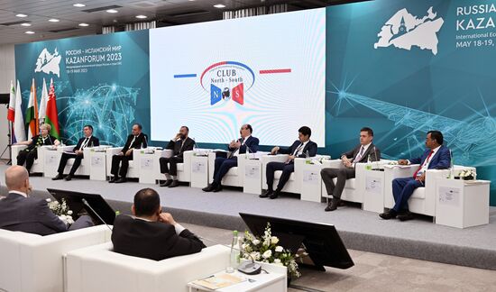 Participants in the session on International North-South Transport Corridor: Russia - East: Logistics, Import-Export as part of the XIV International Economic Forum RUSSIA — ISLAMIC WORLD: KAZANFORUM 2023. Crediting the source is mandatory when using the photo. Location: Russia, Republic of Tatarstan, Kazan. Author: Alexey Maishev/ANO “Directorate for Sports and Social Projects”. KAZANFORUM 2023. International North-South Transport Corridor: Russia - East: Logistics, Import-Export