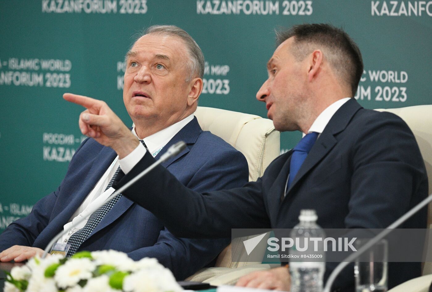 KAZANFORUM 2023. News conference following panel session of OIC chambers of commerce and industry