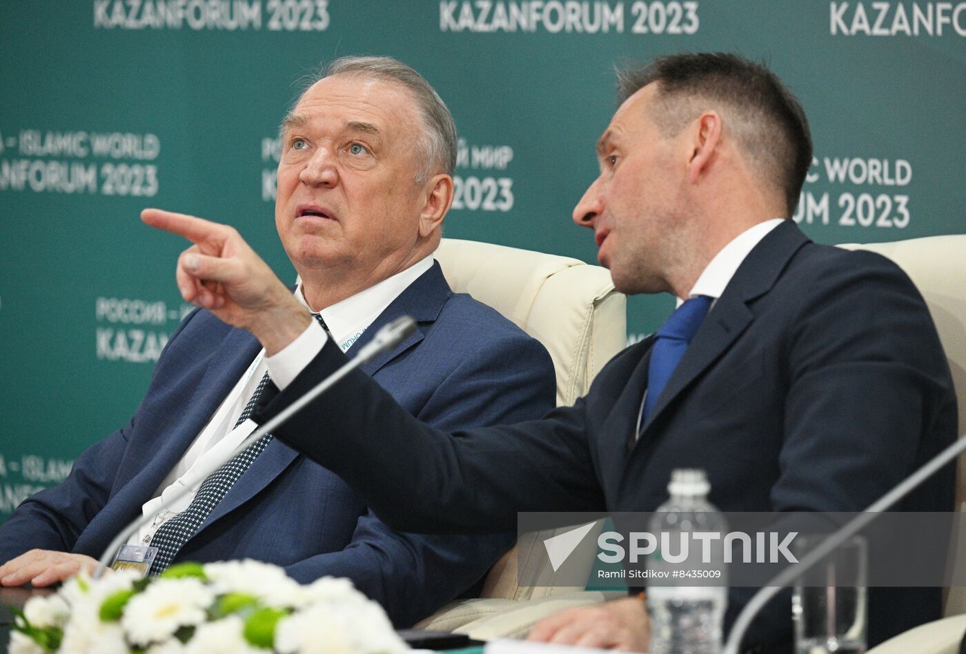 KAZANFORUM 2023. News conference following panel session of OIC chambers of commerce and industry