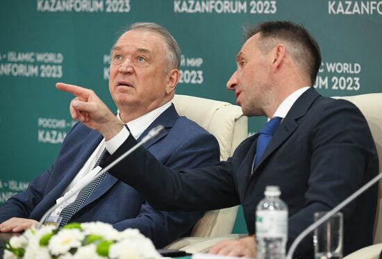KAZANFORUM 2023. News conference following panel session of OIC chambers of commerce and industry