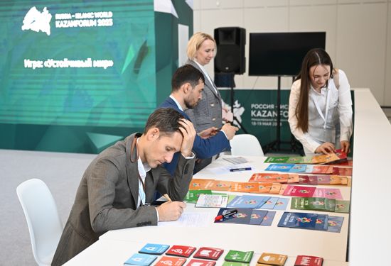Participants in the Sustainable World Game, organized by the Academy of Youth Diplomacy as part of the 14th Russia - Islamic World: KazanForum International Economic Forum. Crediting the source is mandatory when using the photo. Location: Russia, Republic of Tatarstan, Kazan. Author: Ilya Pitalev/ANO “Directorate for Sports and Social Projects”. KAZANFORUM 2023. Sustainable World Game