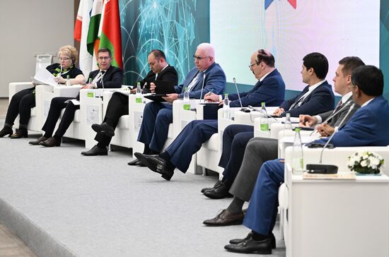 Participants in the session on International North-South Transport Corridor: Russia - East: Logistics, Import-Export as part of the XIV International Economic Forum RUSSIA — ISLAMIC WORLD: KAZANFORUM 2023. Crediting the source is mandatory when using the photo. Location: Russia, Republic of Tatarstan, Kazan. Author: Alexey Maishev/ANO “Directorate for Sports and Social Projects”. KAZANFORUM 2023. International North-South Transport Corridor: Russia - East: Logistics, Import-Export