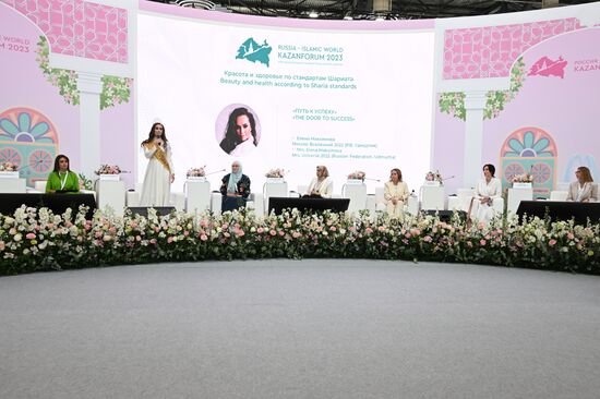 Participants in the Beauty and Health According to Sharia Standards session held as part of the 14th Russia - Islamic World: KazanForum International Economic Forum. Crediting the source is mandatory when using the photo. Location: Russia, Republic of Tatarstan, Kazan. Author: Maksim Bogodvid/ANO “Directorate for Sports and Social Projects”. KAZANFORUM 2023. Beauty and health according to Sharia standards