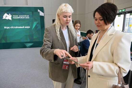 Participants in the Sustainable World Game, organized by the Academy of Youth Diplomacy as part of the 14th Russia - Islamic World: KazanForum International Economic Forum. Crediting the source is mandatory when using the photo. Location: Russia, Republic of Tatarstan, Kazan. Author: Ilya Pitalev/ANO “Directorate for Sports and Social Projects”. KAZANFORUM 2023. Sustainable World Game