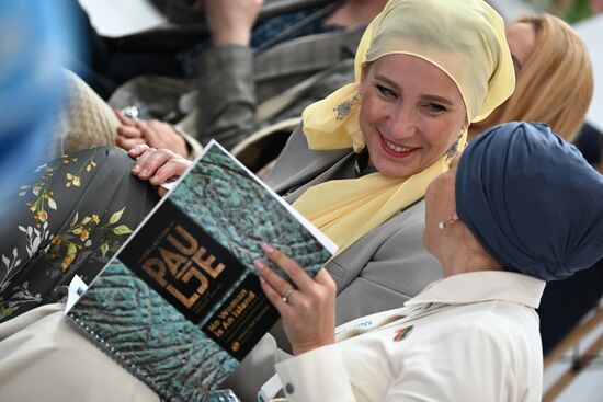 Participants in the Beauty and Health According to Sharia Standards session held as part of the 14th Russia - Islamic World: KazanForum International Economic Forum. Crediting the source is mandatory when using the photo. Location: Russia, Republic of Tatarstan, Kazan. Author: Maksim Bogodvid/ANO “Directorate for Sports and Social Projects”. KAZANFORUM 2023. Beauty and health according to Sharia standards