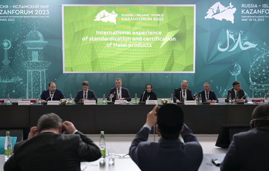 International Experience in Standardization and Certification of Halal Products, a session during the 14th Russia - Islamic World: KazanForum International Economic Forum. Crediting the source is mandatory when using the photo. Location: Russia, Republic of Tatarstan, Kazan. Author: Alexandr Kryazhev/ANO “Directorate for Sports and Social Projects”. KAZANFORUM 2023. International Experience in Standardization and Certification of Halal Products