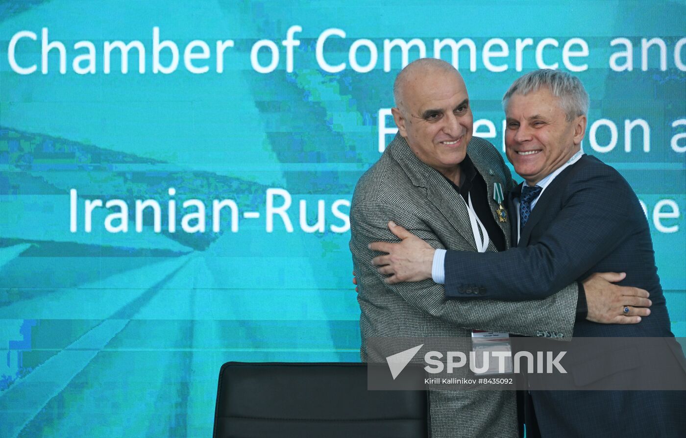 KAZANFORUM 2023. Signing documents