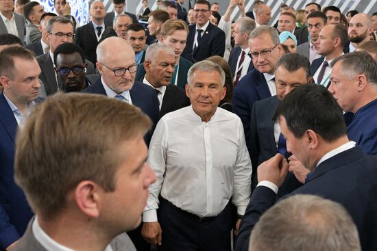 Center: Head of the Republic of Tatarstan Rustam Minnikhanov. Official opening ceremony of RUSSIA HALAL EXPO 2023, during the 14th Russia - Islamic World: KazanForum International Economic Forum. Crediting the source is mandatory when using the photo. Location: Russia, Republic of Tatarstan, Kazan. Author: Evgeny Biyatov/ANO “Directorate for Sports and Social Projects”. KAZANFORUM 2023. Official opening ceremony of international exhibition RUSSIA HALAL EXPO 2023