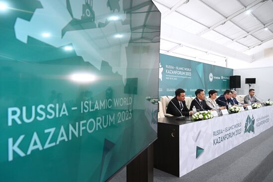 Participants in a press conference on Russian universities' international cooperation with Kazakhstan and Uzbekistan, held as part of the 14th Russia - Islamic World: KazanForum International Economic Forum. Crediting the source is mandatory when using the photo. Location: Russia, Republic of Tatarstan, Kazan. Author: Ramil Sitdikov/ANO “Directorate for Sports and Social Projects”. KAZANFORUM 2023. Press conference on international cooperation of Russian universities with Kazakhstan and Uzbekistan