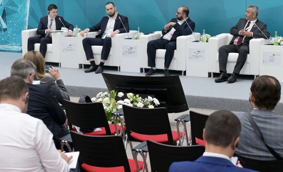 Participants in the session, My Investment Success in Russia, held as part of the 14th Russia - Islamic World: KazanForum International Economic Forum. Crediting the source is mandatory when using the photo. Location: Russia, Republic of Tatarstan, Kazan. Author: Pavel Lisitsyn/ANO “Directorate for Sports and Social Projects”. KAZANFORUM 2023. My Investment Success in Russia