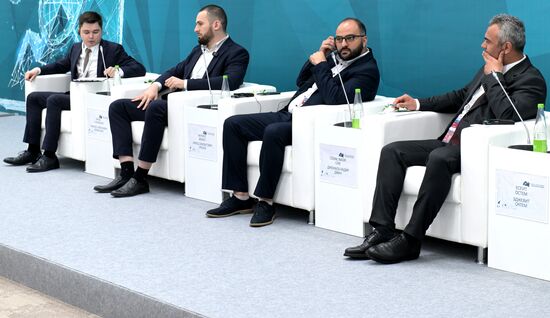 Participants in the session, My Investment Success in Russia, held as part of the 14th Russia - Islamic World: KazanForum International Economic Forum. Crediting the source is mandatory when using the photo. Location: Russia, Republic of Tatarstan, Kazan. Author: Pavel Lisitsyn/ANO “Directorate for Sports and Social Projects”. KAZANFORUM 2023. My Investment Success in Russia