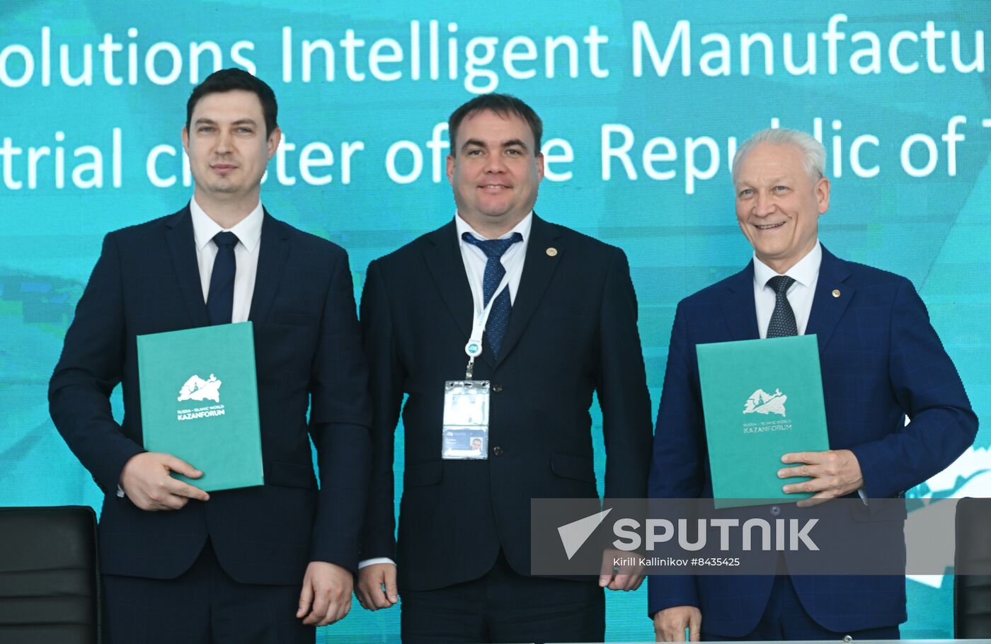 KAZANFORUM 2023. Signing documents