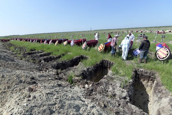 Russia LPR Ukraine Military Operation Remains Burial