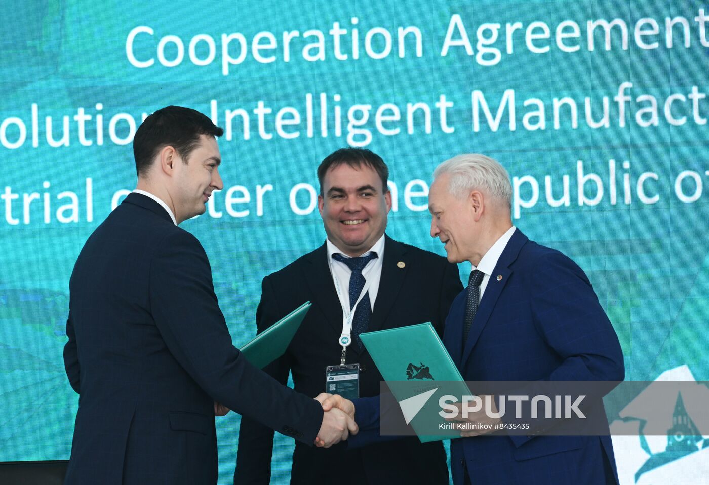 KAZANFORUM 2023. Signing documents