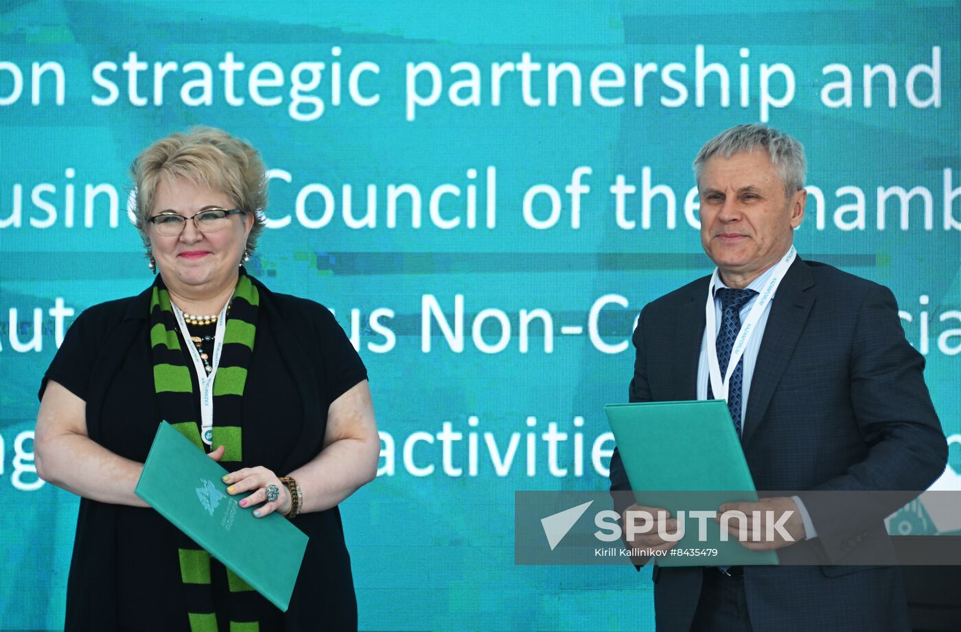 KAZANFORUM 2023. Signing documents