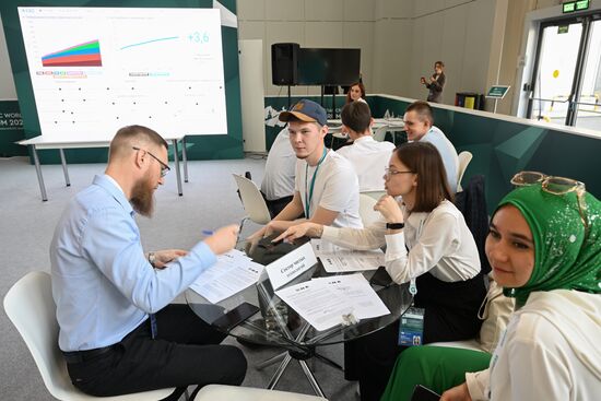 KAZANFORUM 2023. Conducting a climate business game on the model of EN-ROADS