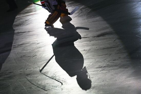 A goalie during the Golden Puck hockey tournament held as part of the 14th Russia - Islamic World: KazanForum International Economic Forum. Crediting the source is mandatory when using the photo. Location: Russia, Republic of Tatarstan, Kazan. Author: Ramil Sitdikov/ANO “Directorate for Sports and Social Projects”. KAZANFORUM 2023. Golden Puck tournament
