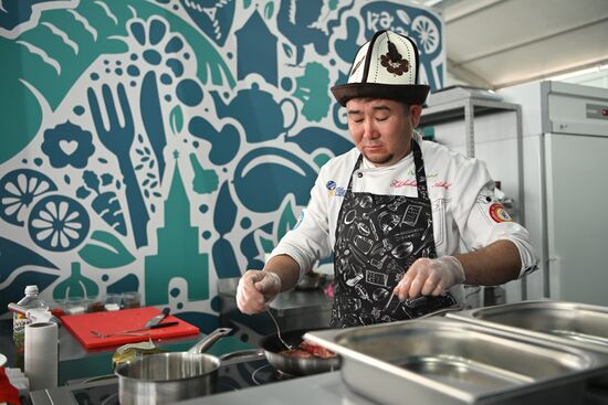 Opening of the International Cup of Chefs KazanForum 2023 as part of the 14th Russia - Islamic World: KazanForum International Economic Forum. Chefs' national teams from 11 countries will compete in the art of cuistine. Crediting the source is mandatory when using the photo. Location: Russia, Republic of Tatarstan, Kazan. Author: Svetlana Shevchenko/ANO “Directorate for Sports and Social Projects”. KAZANFORUM 2023. Dialogue of Cultures: Opening of the International Cup of Chefs KazanForum 2023