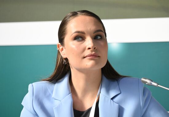 Regina Faskheeva, Founder of Fragency Agency, at the session on The Sustainable Transformation of Companies and Communities in the Global Challenges of the 21st Century as part of the XIV International Economic Forum RUSSIA — ISLAMIC WORLD: KAZANFORUM 2023. Crediting the source is mandatory when using the photo. Location: Russia, Republic of Tatarstan, Kazan. Author: Ilya Pitalev/ANO “Directorate for Sports and Social Projects”. KAZANFORUM 2023. The Sustainable Transformation of Companies and Communities in the Global Challenges of the 21st Century