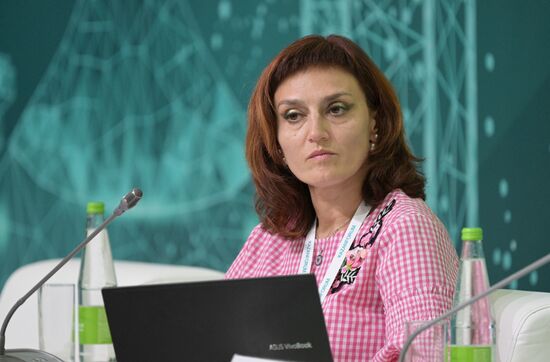 Anna Belikova, Advisor to the Russia-Islamic World Strategic Vision Group, Senior Lecturer at Moscow State University, MGIMO and Russian Presidential Academy of National Economy and Public Administration, Chief Specialist of the External Communications Service at RT, at the session on Russia and the Islamic World: Media Cooperation for Sustainable Development and Economic Prosperity as part of the XIV International Economic Forum RUSSIA — ISLAMIC WORLD: KAZANFORUM 2023. Crediting the source is mandatory when using the photo. Location: Russia, Republic of Tatarstan, Kazan. Author: Alexandr Kryazhev/ANO “Directorate for Sports and Social Projects”. KAZANFORUM 2023. Russia and the Islamic World: Media Cooperation for Sustainable Development and Economic Prosperity