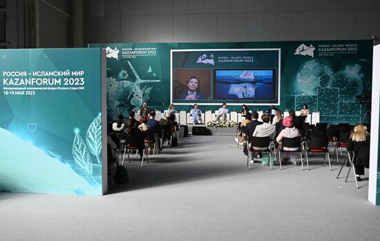 Participants in the session on The Sustainable Transformation of Companies and Communities in the Global Challenges of the 21st Century as part of the XIV International Economic Forum RUSSIA — ISLAMIC WORLD: KAZANFORUM 2023. Crediting the source is mandatory when using the photo. Location: Russia, Republic of Tatarstan, Kazan. Author: Ilya Pitalev/ANO “Directorate for Sports and Social Projects”. KAZANFORUM 2023. The Sustainable Transformation of Companies and Communities in the Global Challenges of the 21st Century