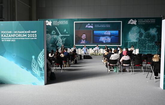 Participants in the session on The Sustainable Transformation of Companies and Communities in the Global Challenges of the 21st Century as part of the XIV International Economic Forum RUSSIA — ISLAMIC WORLD: KAZANFORUM 2023. Crediting the source is mandatory when using the photo. Location: Russia, Republic of Tatarstan, Kazan. Author: Ilya Pitalev/ANO “Directorate for Sports and Social Projects”. KAZANFORUM 2023. The Sustainable Transformation of Companies and Communities in the Global Challenges of the 21st Century