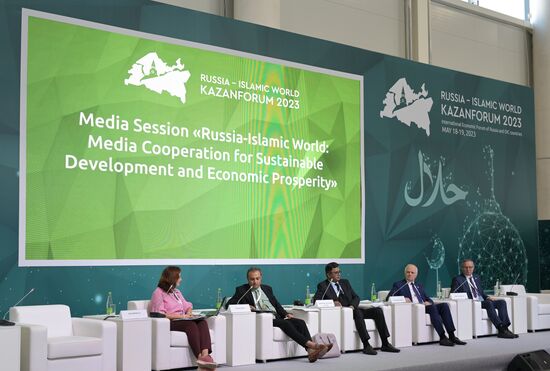 Participants in the session on Russia and the Islamic World: Media Cooperation for Sustainable Development and Economic Prosperity as part of the XIV International Economic Forum RUSSIA — ISLAMIC WORLD: KAZANFORUM 2023. Crediting the source is mandatory when using the photo. Location: Russia, Republic of Tatarstan, Kazan. Author: Alexandr Kryazhev/ANO “Directorate for Sports and Social Projects”. KAZANFORUM 2023. Russia and the Islamic World: Media Cooperation for Sustainable Development and Economic Prosperity