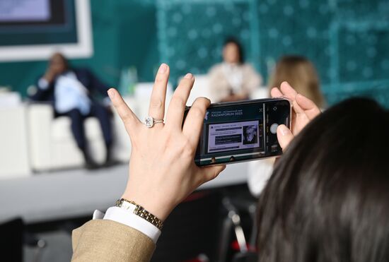Participants in the session on The Sustainable Transformation of Companies and Communities in the Global Challenges of the 21st Century as part of the XIV International Economic Forum RUSSIA — ISLAMIC WORLD: KAZANFORUM 2023. Crediting the source is mandatory when using the photo. Location: Russia, Republic of Tatarstan, Kazan. Author: Ilya Pitalev/ANO “Directorate for Sports and Social Projects”. KAZANFORUM 2023. The Sustainable Transformation of Companies and Communities in the Global Challenges of the 21st Century