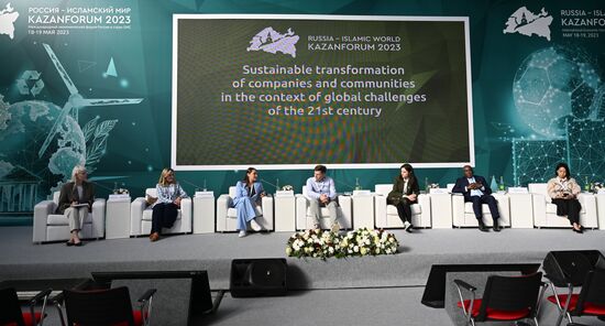 Participants in the session on The Sustainable Transformation of Companies and Communities in the Global Challenges of the 21st Century as part of the XIV International Economic Forum RUSSIA — ISLAMIC WORLD: KAZANFORUM 2023. Crediting the source is mandatory when using the photo. Location: Russia, Republic of Tatarstan, Kazan. Author: Ilya Pitalev/ANO “Directorate for Sports and Social Projects”. KAZANFORUM 2023. The Sustainable Transformation of Companies and Communities in the Global Challenges of the 21st Century