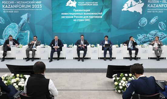 Participants of the session, Presentation of investment prospects of Russian regions for partners from the OIC member states, held as part of the 14th Russia - Islamic World: KazanForum International Economic Forum. Crediting the source is mandatory when using the photo. Location: Russia, Republic of Tatarstan, Kazan. Author: Pavel Lisitsyn/ANO “Directorate for Sports and Social Projects”. KAZANFORUM 2023. Presentation of investment prospects of Russian regions for partners from the OIC member states
