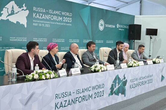 Participants in a press conference on the promotion of national heroes held as part of the 14th Russia - Islamic World: KazanForum International Economic Forum. Crediting the source is mandatory when using the photo. Location: Russia, Republic of Tatarstan, Kazan. Author: Evgeny Biyatov/ANO “Directorate for Sports and Social Projects”. KAZANFORUM 2023. Press conference on the promotion of national heroes