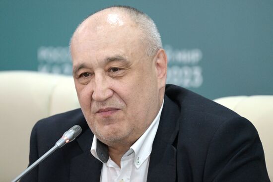 Zulfat Hakim, People's Writer of the Republic of Tatarstan, author of the book Tugan Batyr, at a press conference on the promotion of national heroes held as part of the 14th Russia - Islamic World: KazanForum International Economic Forum. Crediting the source is mandatory when using the photo. Location: Russia, Republic of Tatarstan, Kazan. Author: Evgeny Biyatov/ANO “Directorate for Sports and Social Projects”. KAZANFORUM 2023. Press conference on the promotion of national heroes