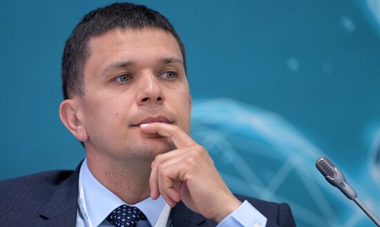 First Deputy General Director of ANO Dialog Lenar Fayzutdinov at the session, Presentation of investment prospects of Russian regions for partners from the OIC member states, held as part of the 14th Russia - Islamic World: KazanForum International Economic Forum. Crediting the source is mandatory when using the photo. Location: Russia, Republic of Tatarstan, Kazan. Author: Pavel Lisitsyn/ANO “Directorate for Sports and Social Projects”. KAZANFORUM 2023. Presentation of investment prospects of Russian regions for partners from the OIC member states