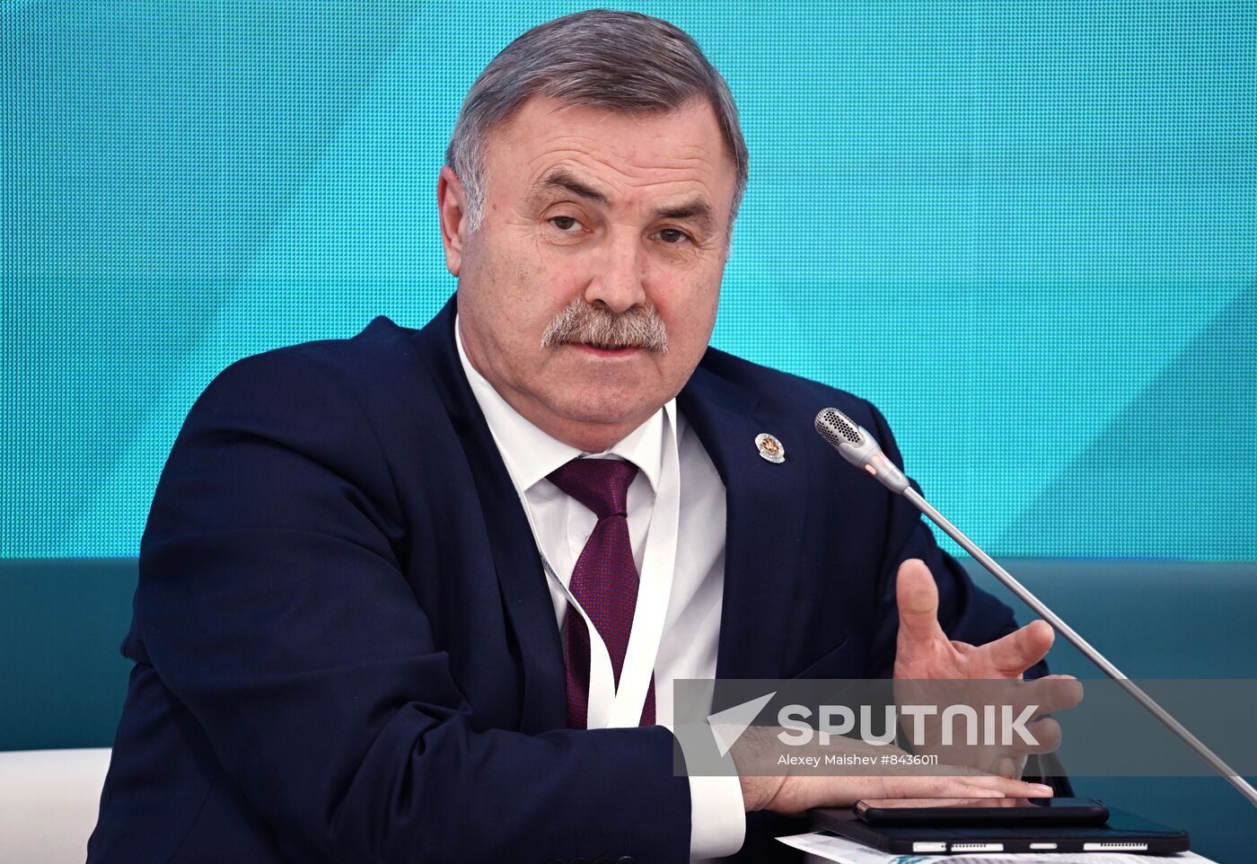 KAZANFORUM 2023. Intersectoral cooperation "logistics-production-trade" as a tool for expending foreign trade relations