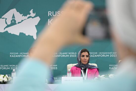 Siham Al Harti, Board Member, Oman Chamber of Commerce and Industry, at the news conference, International Cooperation and Innovation: New Opportunities and Prospects for Cooperation with the Persian States, held as part of the XIV International Economic Forum RUSSIA — ISLAMIC WORLD: KAZANFORUM 2023. Crediting the source is mandatory when using the photo. Location: Russia, Republic of Tatarstan, Kazan. Author: Evgeny Biyatov/ANO “Directorate for Sports and Social Projects”. KAZANFORUM 2023. News conference, International Cooperation and Innovation: New Opportunities and Prospects for Cooperation with the Persian States