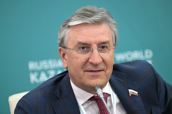 Airat Farrakhov, Member of the State Duma Budget and Tax Committee, Member of the
Parliamentary Friendship Group with the Persian Gulf Countries at the news conference, International Cooperation and Innovation: New Opportunities and Prospects for Cooperation with the Persian States, held as part of the XIV International Economic Forum RUSSIA — ISLAMIC WORLD: KAZANFORUM 2023. Crediting the source is mandatory when using the photo. Location: Russia, Republic of Tatarstan, Kazan. Author: Evgeny Biyatov/ANO “Directorate for Sports and Social Projects”. KAZANFORUM 2023. News conference, International Cooperation and Innovation: New Opportunities and Prospects for Cooperation with the Persian States