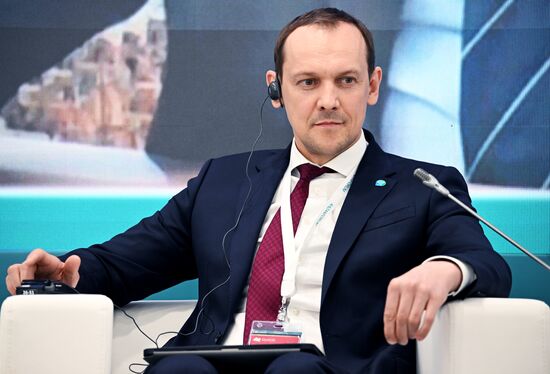 Head of Rosreyestr Oleg Skufinsky at the New Investment Policy Tools and Territorial Development of Russian Regions session held as part of the 14th Russia - Islamic World: KazanForum International Economic Forum. Crediting the source is mandatory when using the photo. Location: Russia, Republic of Tatarstan, Kazan. Author: Alexey Maishev/ANO “Directorate for Sports and Social Projects”. KAZANFORUM 2023. New investment policy tools and territorial development of Russian regions
