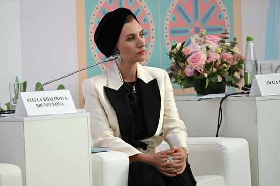 Stella Khalikova-Brundukova, Trustee of the Association for Women’s Cooperation under the Council of Muftis of Russia, Member of the World Association for the Development of Women’s Entrepreneurship, at the session on Charity: The Boomerang of Good in Islam as part of the XIV International Economic Forum RUSSIA — ISLAMIC WORLD: KAZANFORUM 2023. Crediting the source is mandatory when using the photo. Location: Russia, Republic of Tatarstan, Kazan. Author: Maksim Bogodvid/ANO “Directorate for Sports and Social Projects”. KAZANFORUM 2023. Charity: The Boomerang of Good in Islam