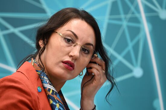 Deputy Head of Rosreyestr Yelena Martynova at the New Investment Policy Tools and Territorial Development of Russian Regions session held as part of the 14th Russia - Islamic World: KazanForum International Economic Forum. Crediting the source is mandatory when using the photo. Location: Russia, Republic of Tatarstan, Kazan. Author: Alexey Maishev/ANO “Directorate for Sports and Social Projects”. KAZANFORUM 2023. New investment policy tools and territorial development of Russian regions
