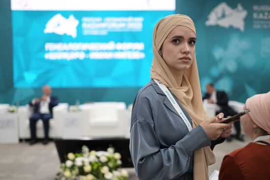 Participants before the session, Russia and Organization of Islamic Cooperation (OIC): The General History, held as part of the 14th Russia - Islamic World: KazanForum International Economic Forum. Photos may be used as stated in the media bank section concerning the forum. Location: Russia, Republic of Tatarstan, Kazan. Author: Alexandr Kryazhev/ANO “Directorate for Sports and Social Projects”. KAZANFORUM. Genealogy forum and session, Russia and Organization of Islamic Cooperation (OIC): The General History